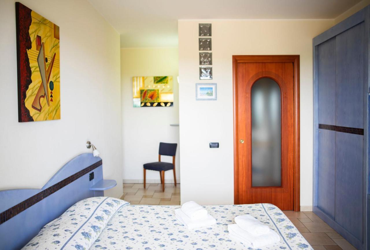 Il Fenicottero Otel Quartu SantʼElena Dış mekan fotoğraf